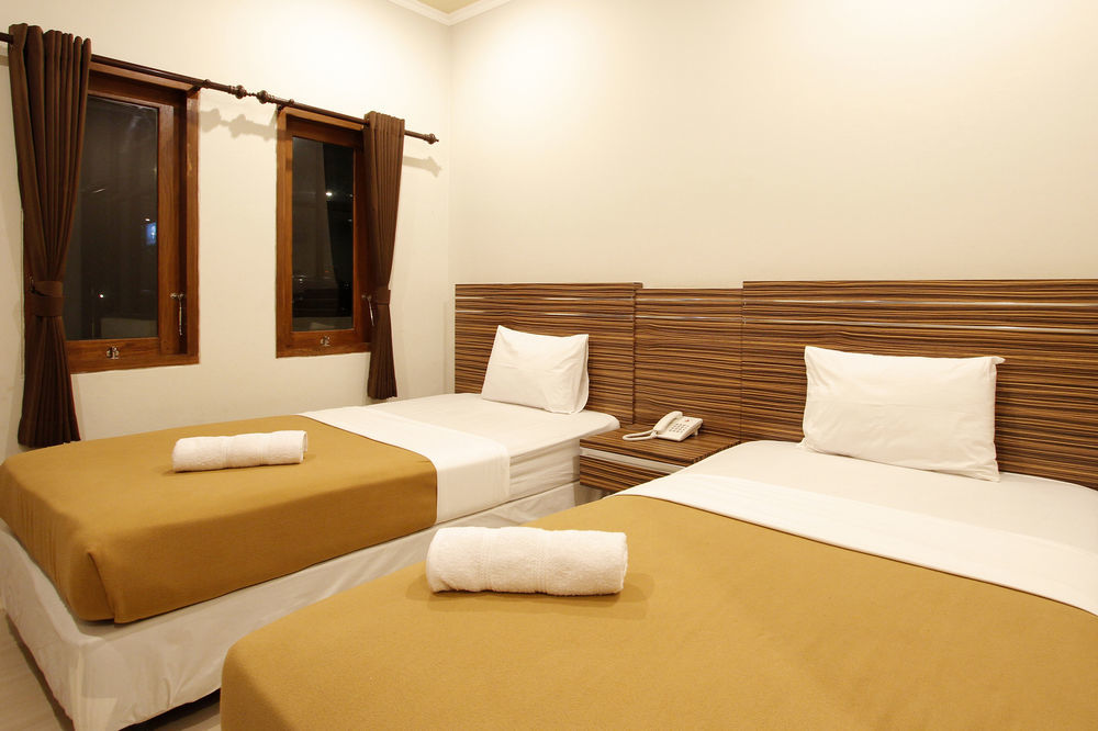 Palapa Hotel Mataram Buitenkant foto