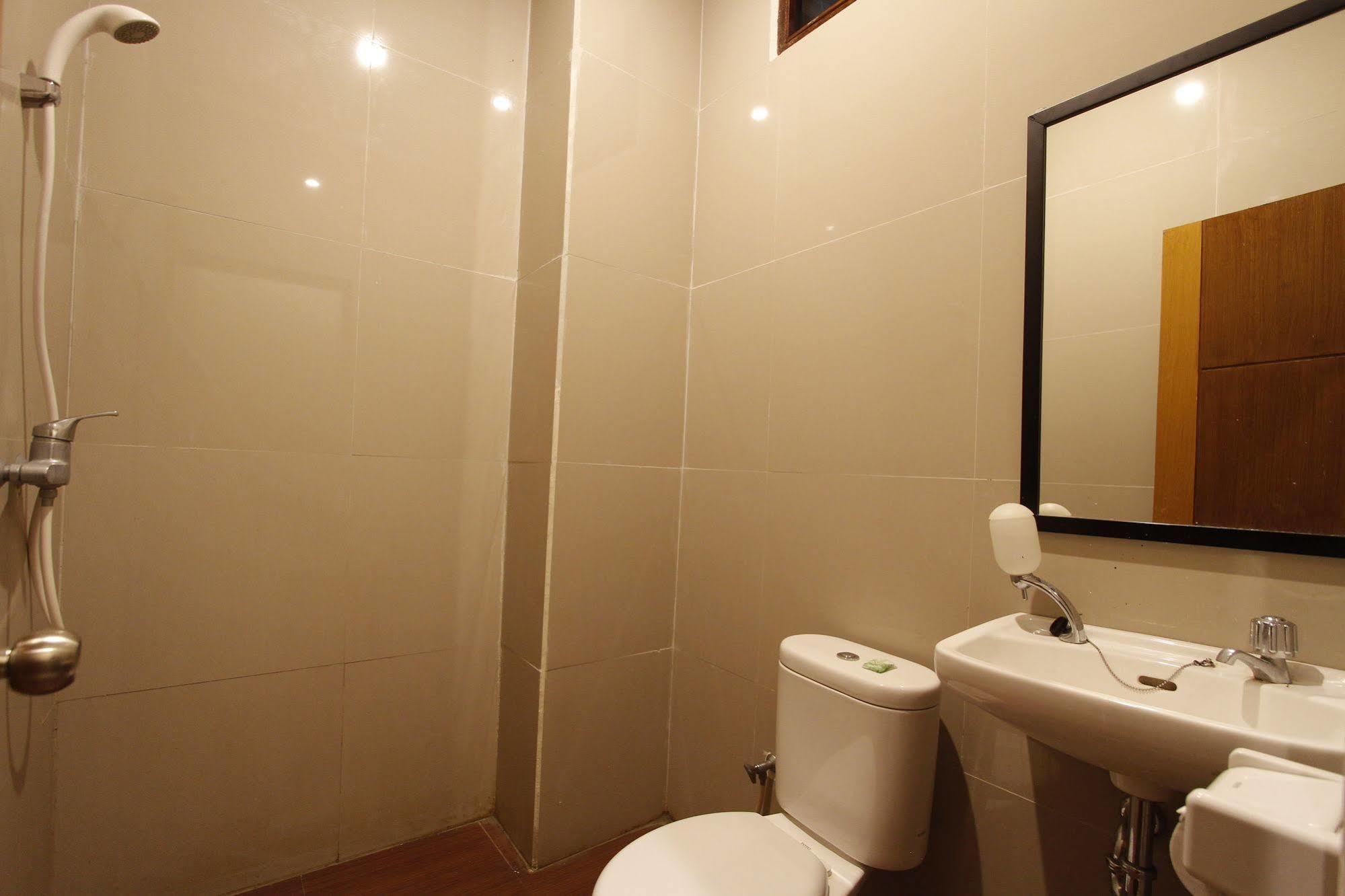 Palapa Hotel Mataram Buitenkant foto