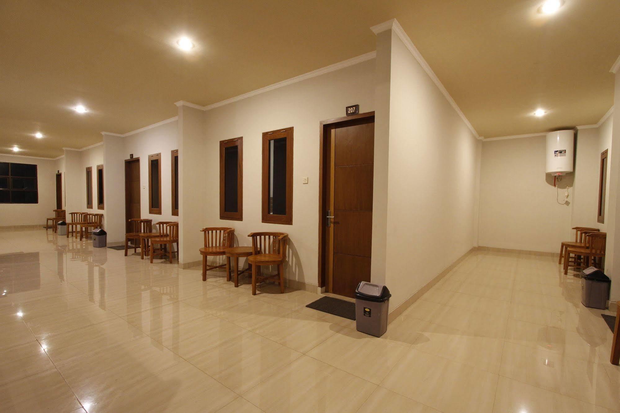Palapa Hotel Mataram Buitenkant foto